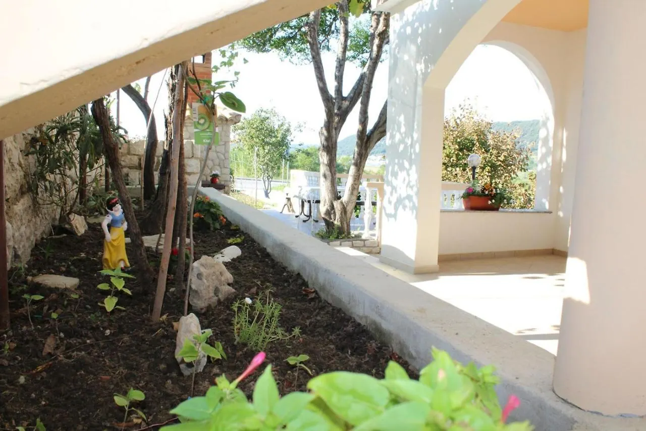 Apartments Josip 2830 Supetarska Draga