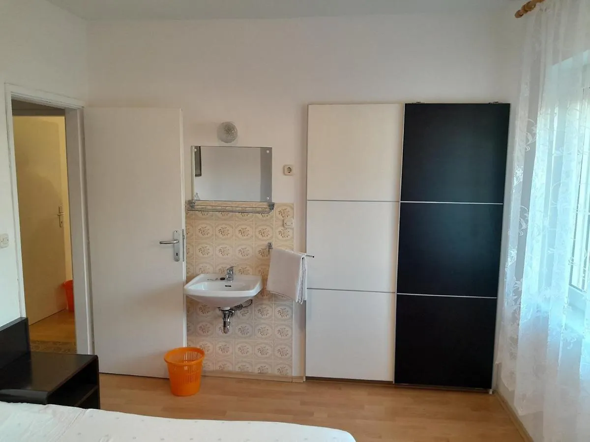 Apartments Josip 2830 Supetarska Draga